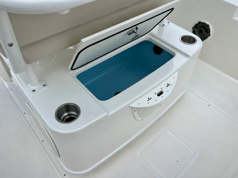 Slide: The Image of Boston whaler 22DNT 2027 - 11