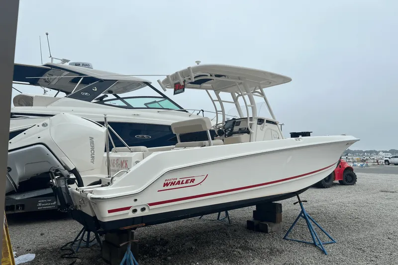 Slide: The Image of Boston Whaler 230 OUTRAGE 2021 - 1