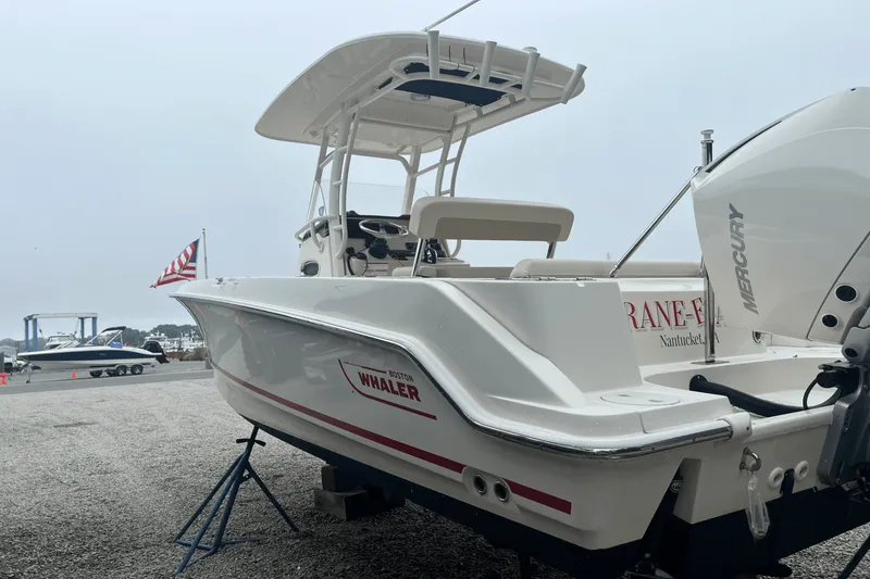 Slide: The Image of Boston Whaler 230 OUTRAGE 2021 - 2