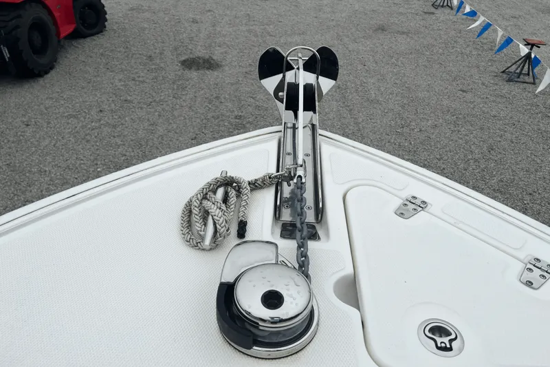 Slide: The Image of Boston Whaler 230 OUTRAGE 2021 - 8