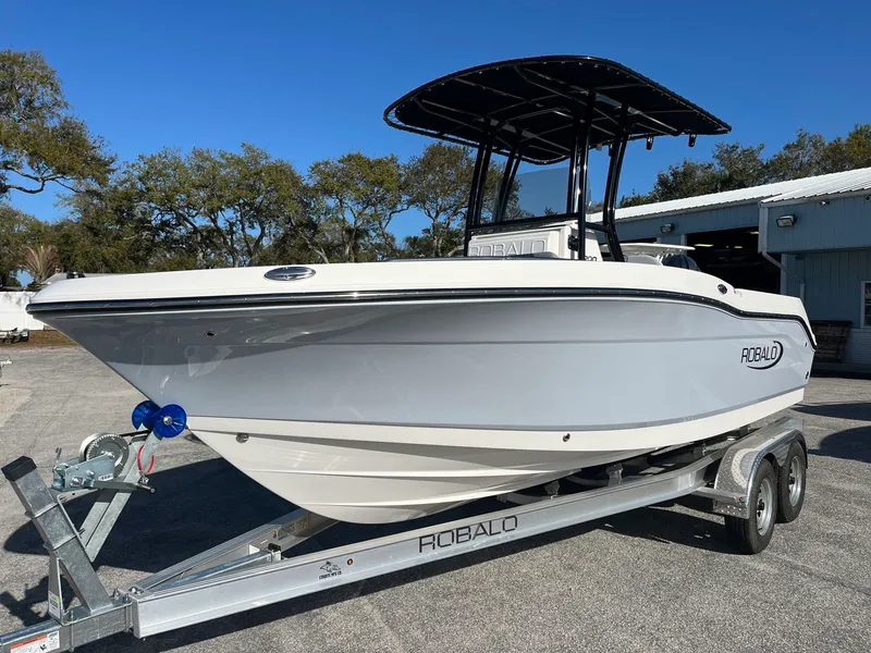 The Image of Robalo R200 2026 - 0