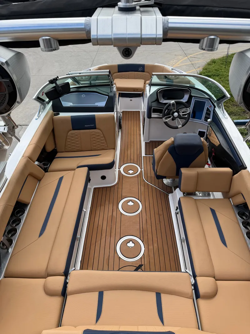 Slide: The Image of MasterCraft X22 2020 - 8