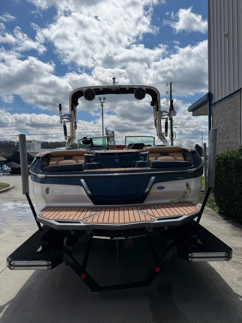 Slide: The Image of MasterCraft X22 2020 - 5