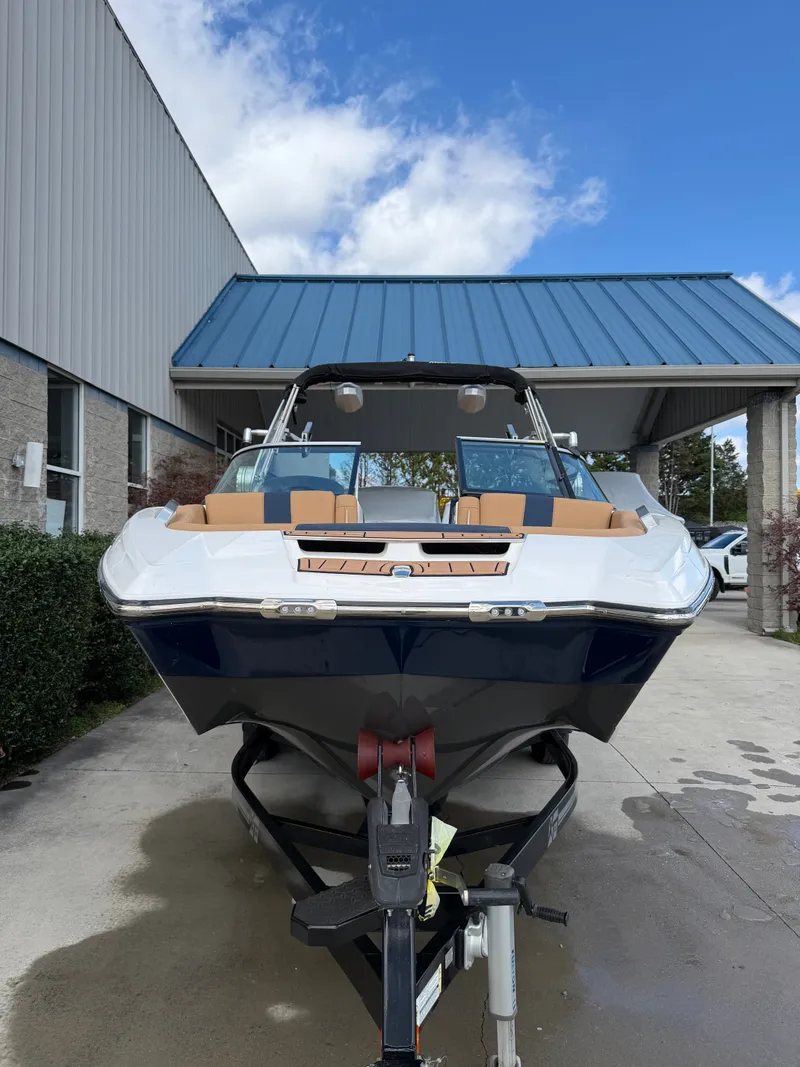 Slide: The Image of MasterCraft X22 2020 - 1