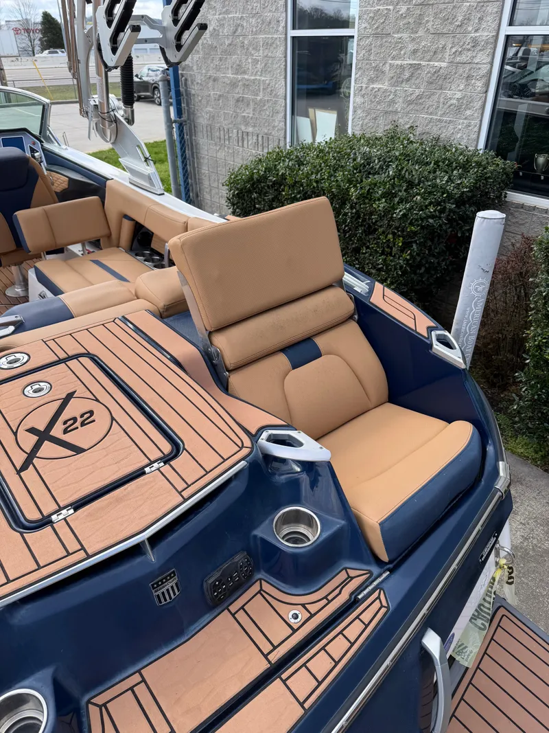 Slide: The Image of MasterCraft X22 2020 - 7