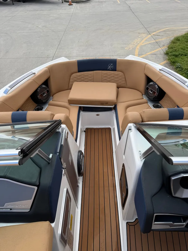 Slide: The Image of MasterCraft X22 2020 - 11