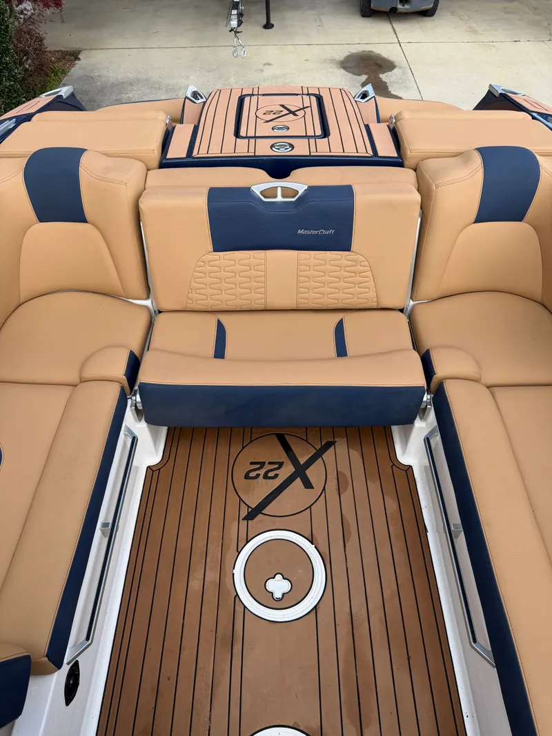 Slide: The Image of MasterCraft X22 2020 - 9