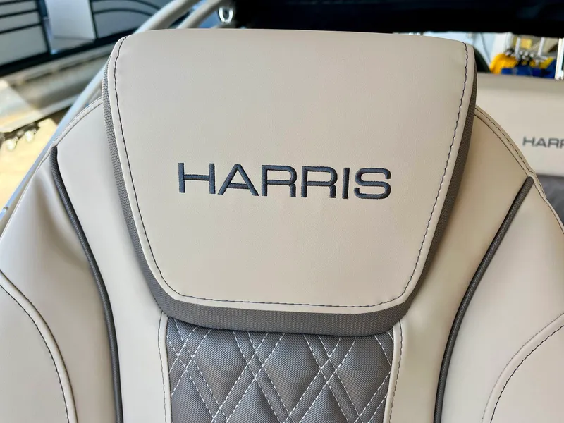 Slide: The Image of Harris Cruiser 210 2026 - 11