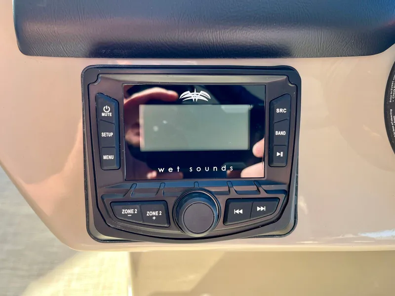 Slide: The Image of Harris Cruiser 210 2026 - 12