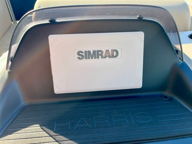 Slide: The Image of Harris Cruiser 210 2026 - 13