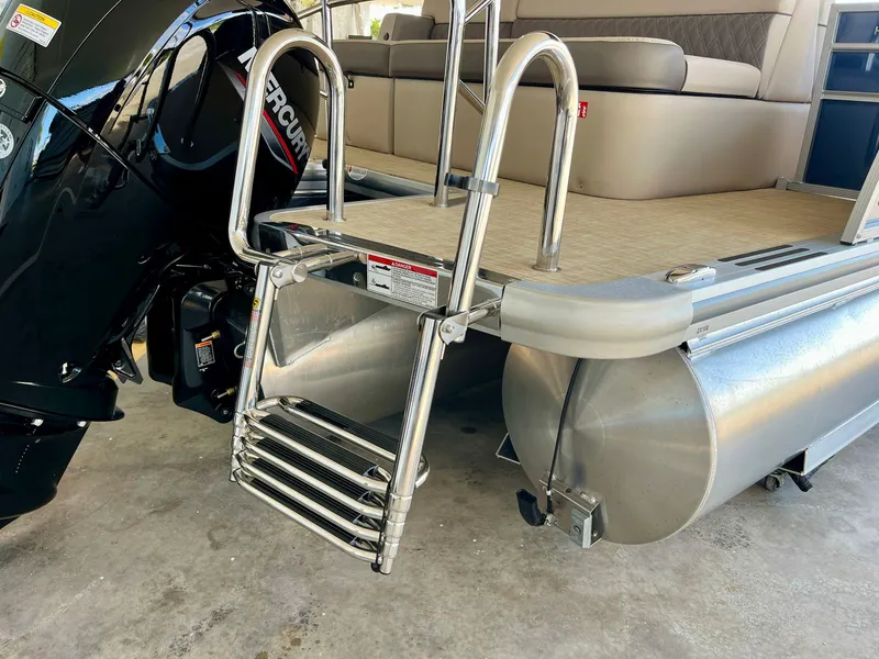 Slide: The Image of Harris Cruiser 210 2026 - 16