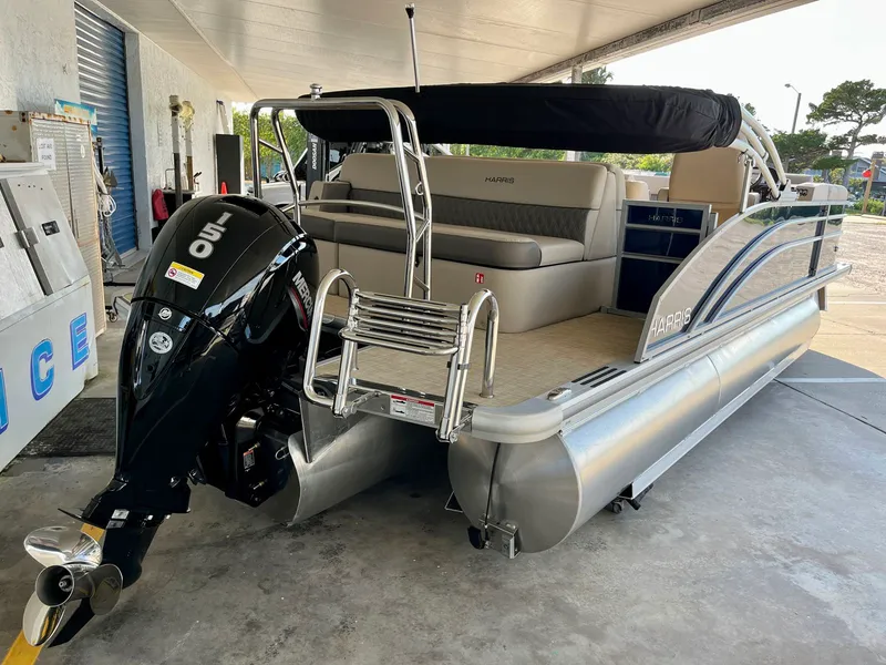 Slide: The Image of Harris Cruiser 210 2026 - 3