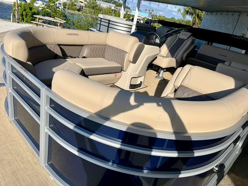 Slide: The Image of Harris Cruiser 210 2026 - 4