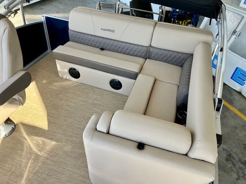 Slide: The Image of Harris Cruiser 210 2026 - 8