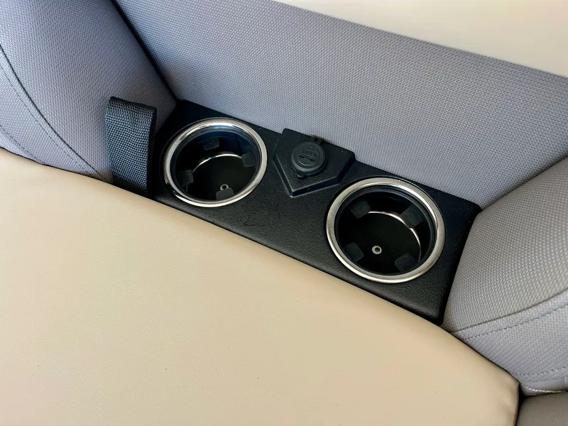 Slide: The Image of Harris Cruiser 210 2026 - 9