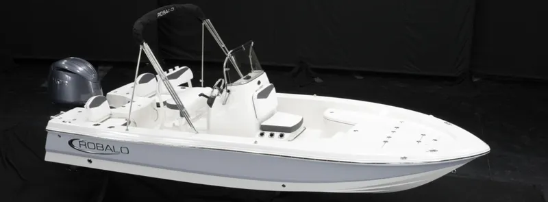 The Image of Robalo R206 PRO 2027 - 0