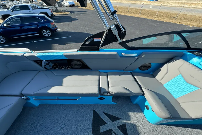 Slide: The Image of Mastercraft XT24 2024 - 12