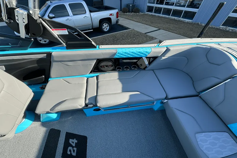 Slide: The Image of Mastercraft XT24 2024 - 16