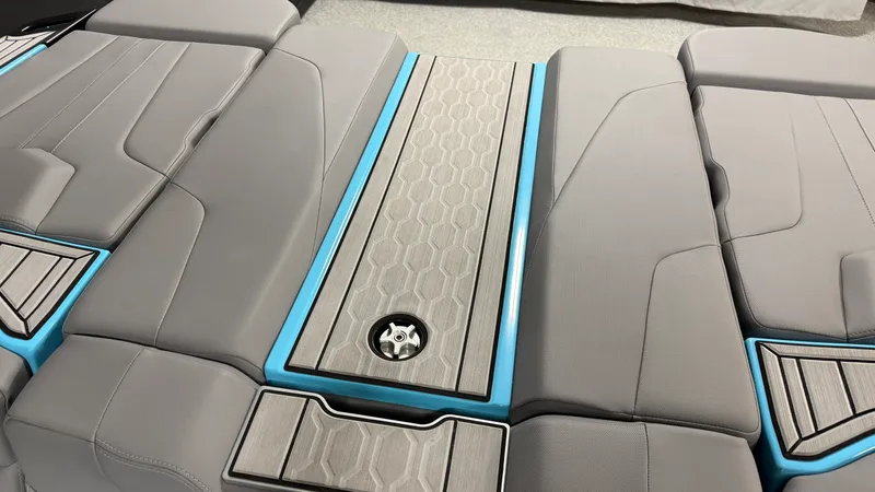 Slide: The Image of Mastercraft XT24 2024 - 23