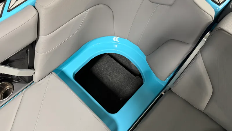 Slide: The Image of Mastercraft XT24 2024 - 30