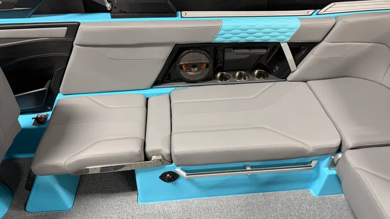 Slide: The Image of Mastercraft XT24 2024 - 31