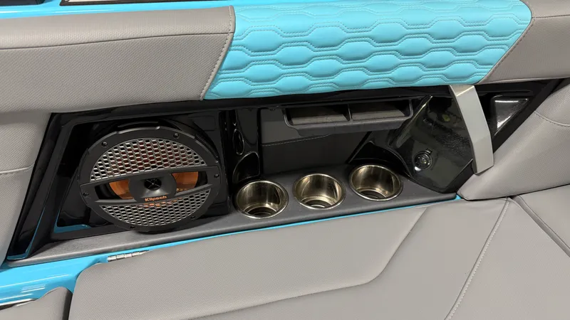 Slide: The Image of Mastercraft XT24 2024 - 32