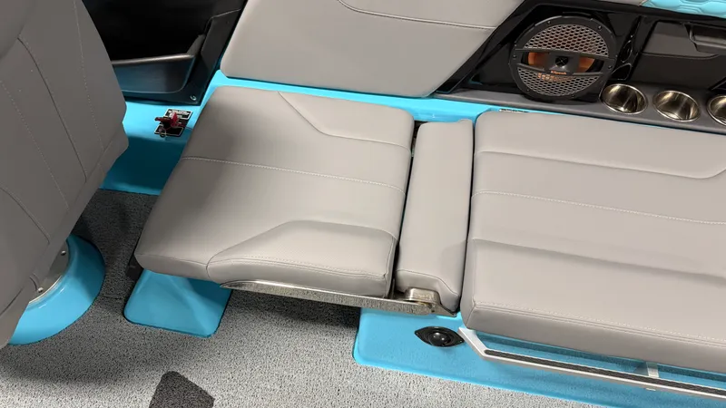 Slide: The Image of Mastercraft XT24 2024 - 35
