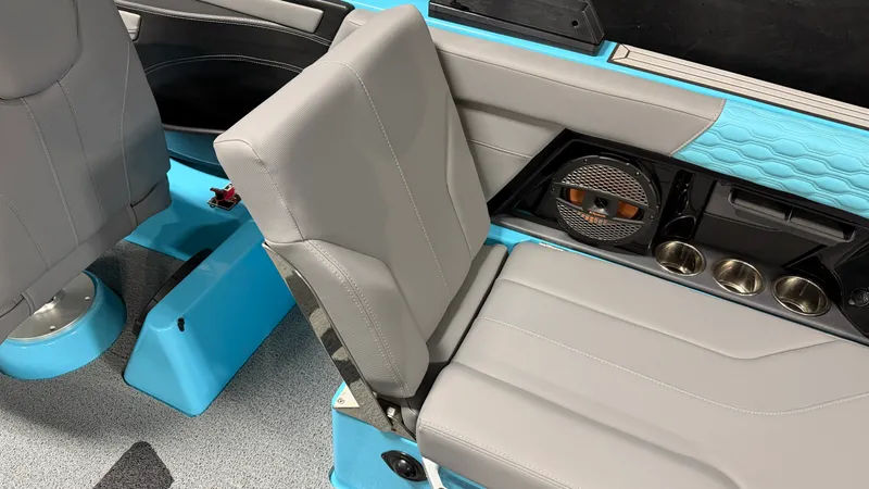 Slide: The Image of Mastercraft XT24 2024 - 36