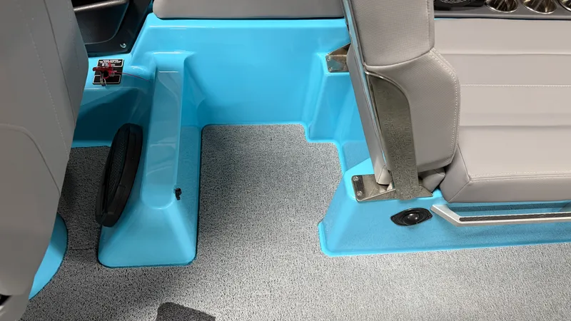 Slide: The Image of Mastercraft XT24 2024 - 37