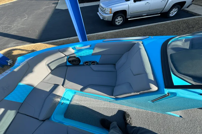 Slide: The Image of Mastercraft XT24 2024 - 4