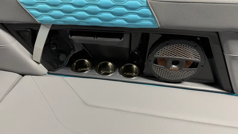 Slide: The Image of Mastercraft XT24 2024 - 42
