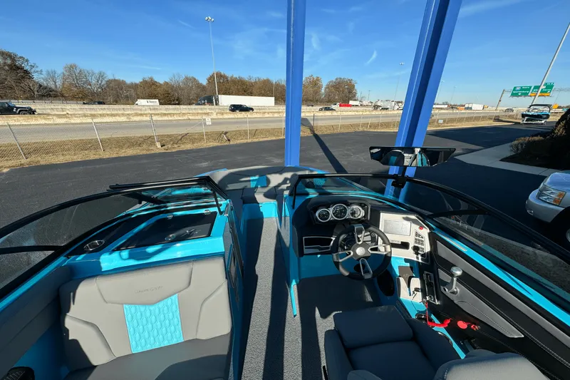 Slide: The Image of Mastercraft XT24 2024 - 8