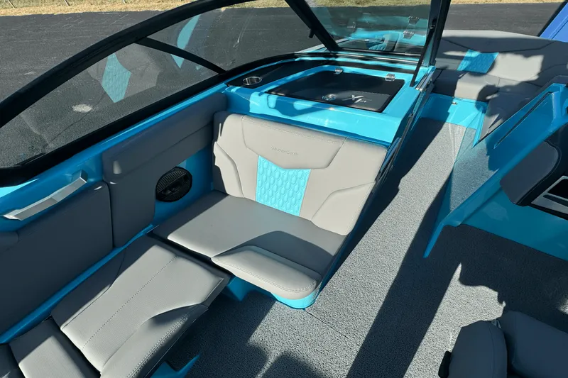 Slide: The Image of Mastercraft XT24 2024 - 9