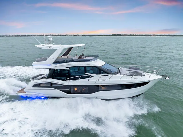 Slide: The Image of Galeon 500 Fly 2022 - 12