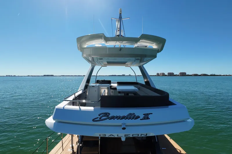 Slide: The Image of Galeon 500 Fly 2022 - 18