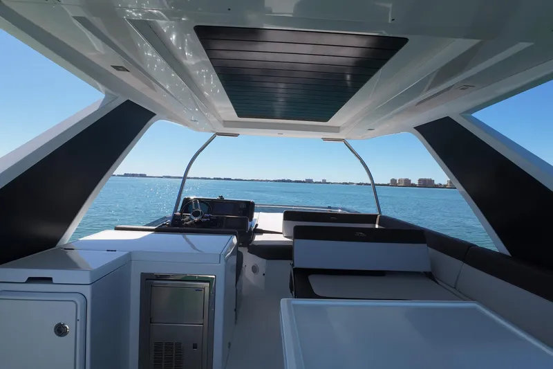 Slide: The Image of Galeon 500 Fly 2022 - 20
