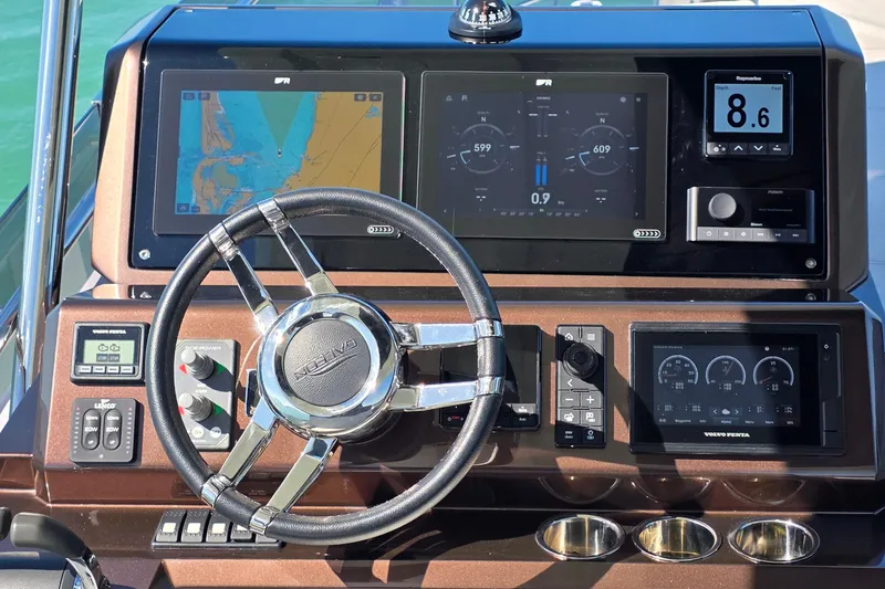 Slide: The Image of Galeon 500 Fly 2022 - 22