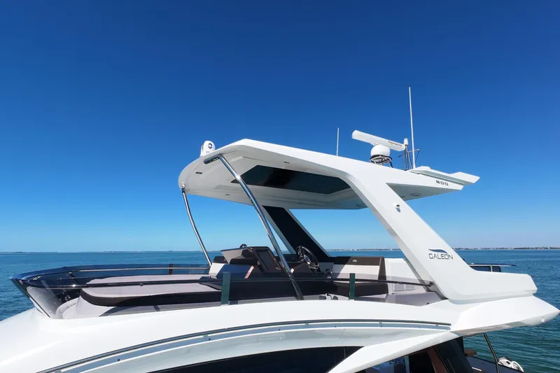 Slide: The Image of Galeon 500 Fly 2022 - 28