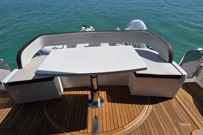 Slide: The Image of Galeon 500 Fly 2022 - 30
