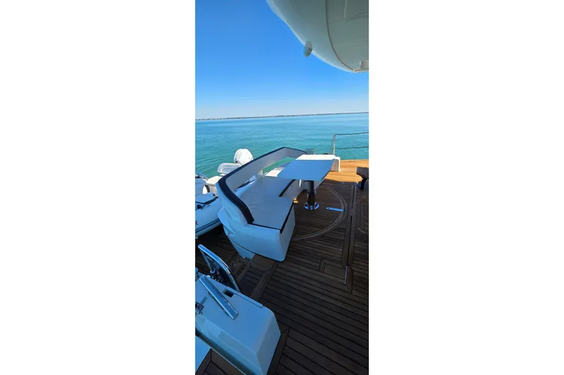 Slide: The Image of Galeon 500 Fly 2022 - 31