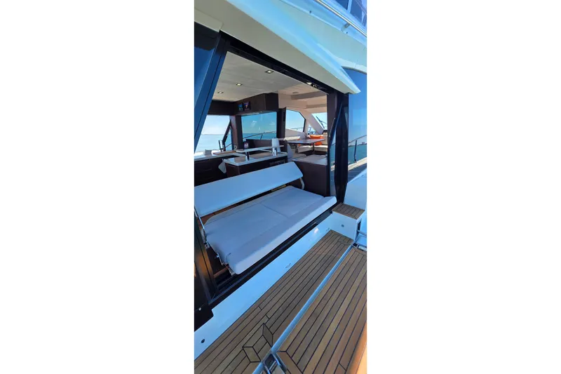 Slide: The Image of Galeon 500 Fly 2022 - 32