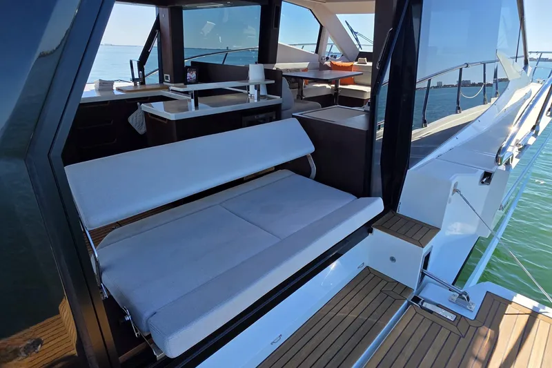 Slide: The Image of Galeon 500 Fly 2022 - 33