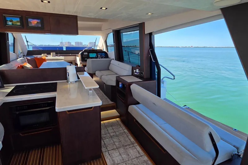 Slide: The Image of Galeon 500 Fly 2022 - 34