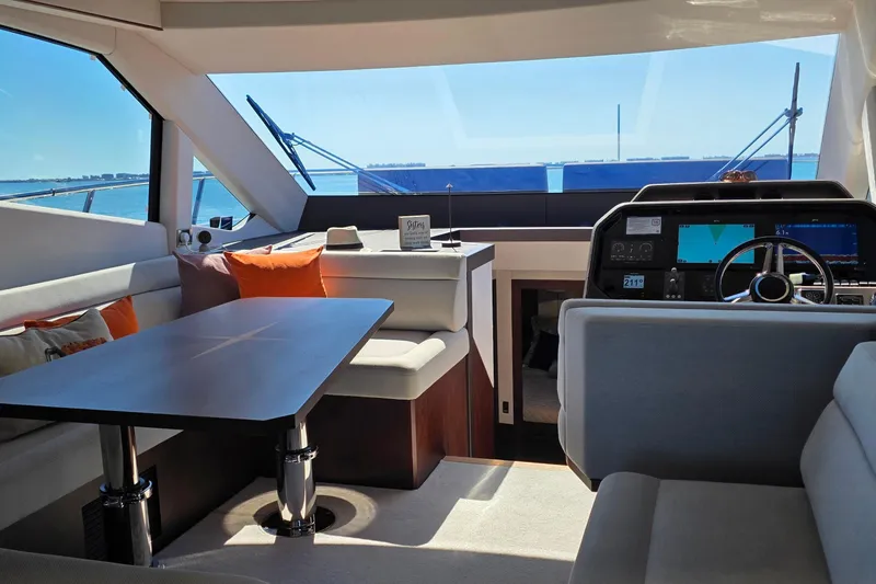 Slide: The Image of Galeon 500 Fly 2022 - 36