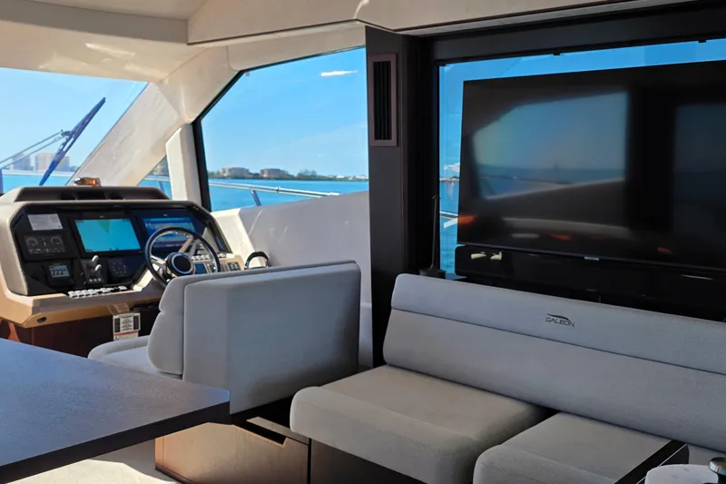 Slide: The Image of Galeon 500 Fly 2022 - 46