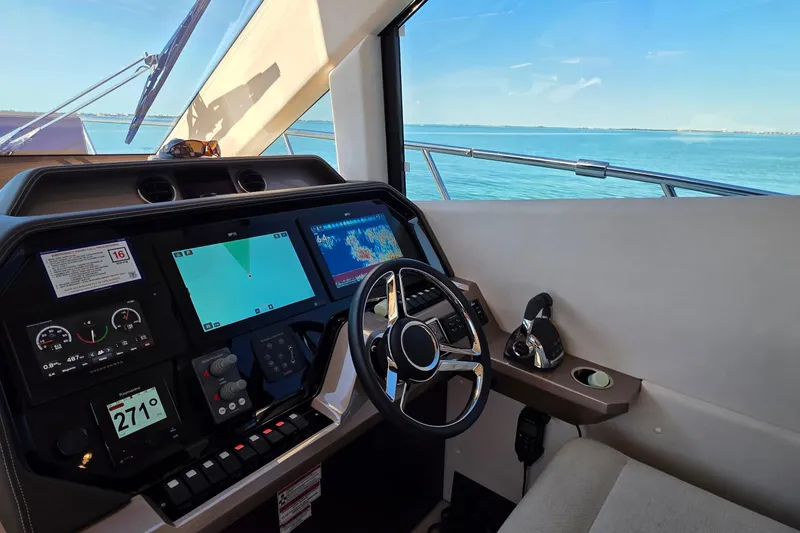 Slide: The Image of Galeon 500 Fly 2022 - 48