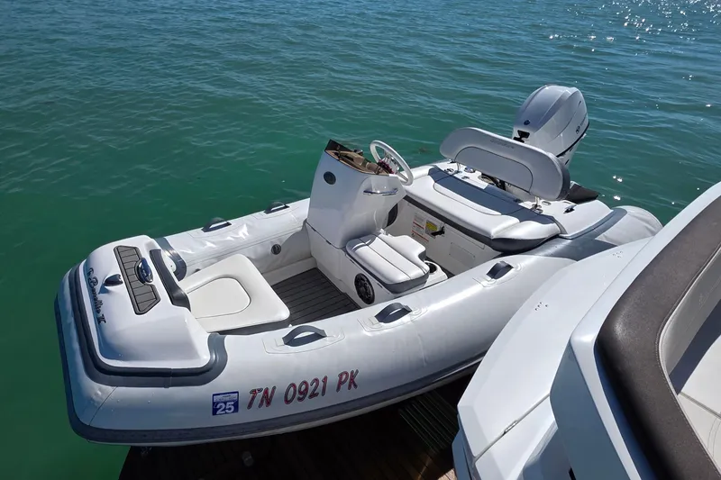 Slide: The Image of Galeon 500 Fly 2022 - 70