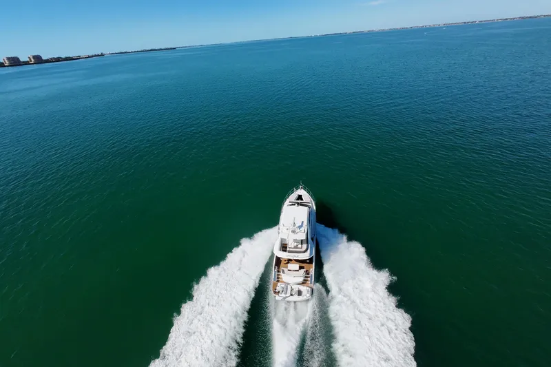 Slide: The Image of Galeon 500 Fly 2022 - 17