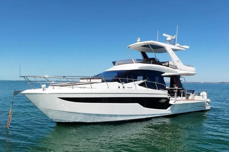 Slide: The Image of Galeon 500 Fly 2022 - 3