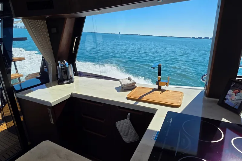 Slide: The Image of Galeon 500 Fly 2022 - 39